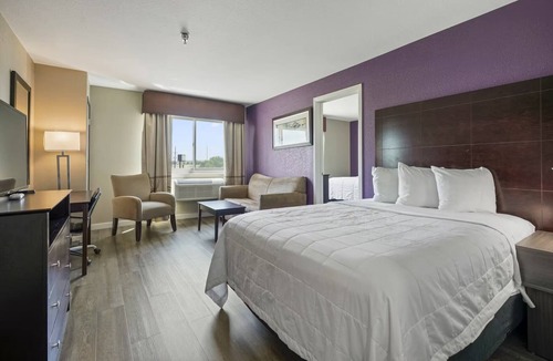 Dupont Hotel | Baymont by Wyndham Henderson Northeast Denver