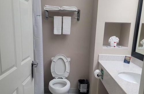 US 290 Hotel | Baymont by Wyndham Houston Brookhollow
