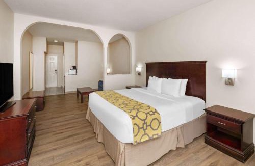 US 290 Hotel | Baymont by Wyndham Houston Brookhollow