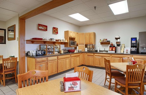 Huron Hotel | Baymont by Wyndham Huron SD