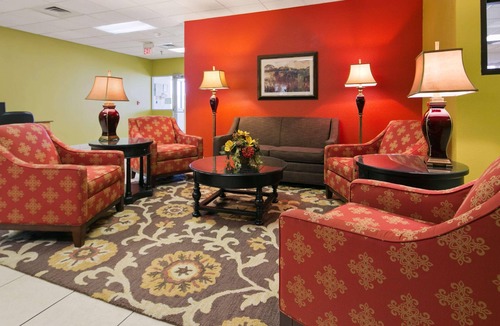 Huron Hotel | Baymont by Wyndham Huron SD
