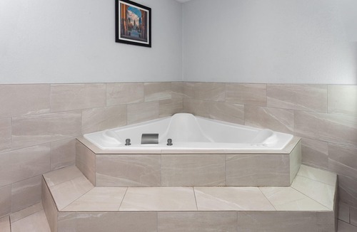 Southport Hotel | Baymont by Wyndham Indianapolis South