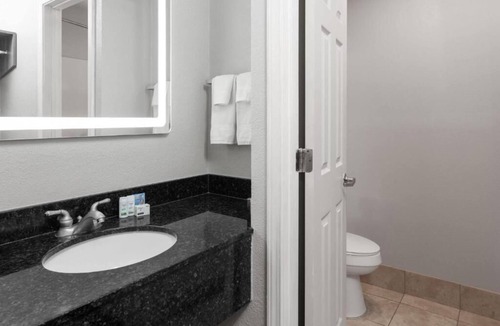 Southport Hotel | Baymont by Wyndham Indianapolis South