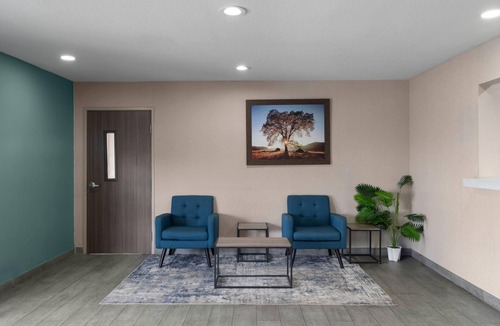 Iowa Hotel | Baymont by Wyndham Iowa Lake Charles