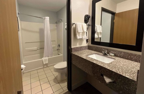 Kent Hotel | Baymont by Wyndham Kent/Seattle