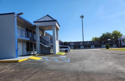 Lafayette Hotel | Baymont by Wyndham Lafayette