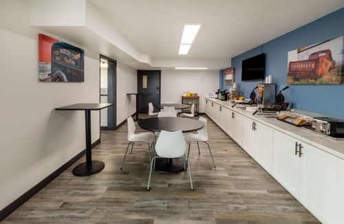 Bonanza Hotel | Baymont by Wyndham Laredo