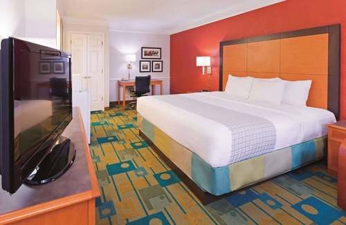 Downtown Hotel | Baymont by Wyndham Lubbock - Downtown Civic Center