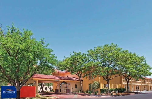 Downtown Hotel | Baymont by Wyndham Lubbock - Downtown Civic Center