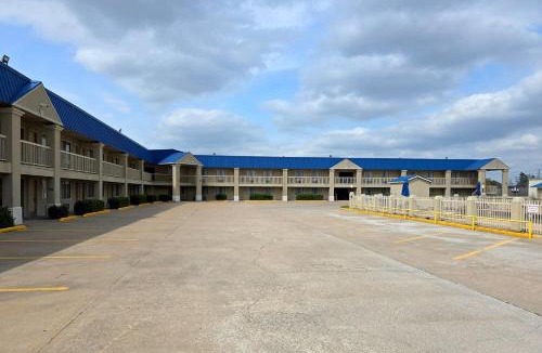 McAlester Hotel | Baymont by Wyndham McAlester Hwy 69