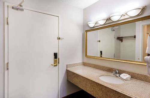 Meridian Hotel | Baymont by Wyndham Meridian