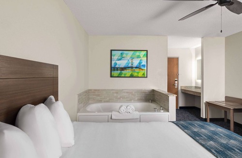 Mount Pleasant Hotel | Baymont by Wyndham Mt. Pleasant