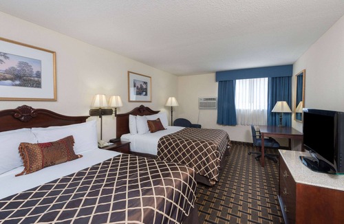 Osage Beach Hotel | Baymont by Wyndham Osage Beach