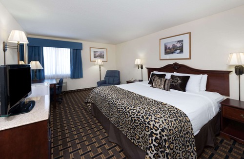 Osage Beach Hotel | Baymont by Wyndham Osage Beach