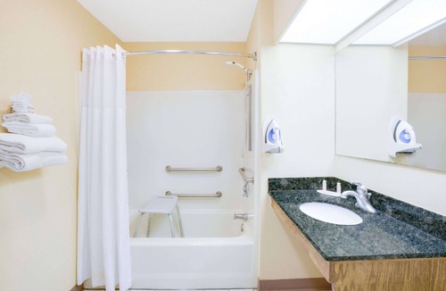 Ozark Hotel | Baymont by Wyndham Ozark