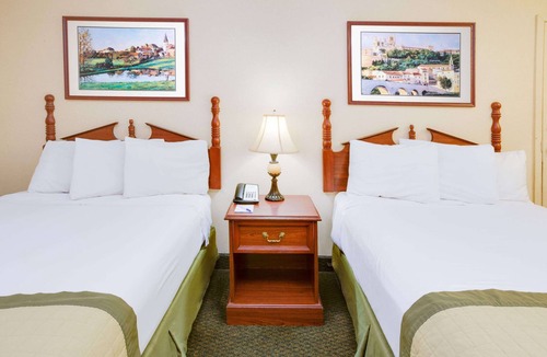 Ozark Hotel | Baymont by Wyndham Ozark