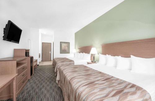 Pearsall Hotel | Baymont by Wyndham Pearsall