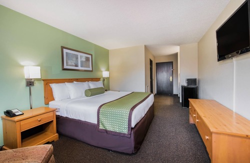 Pierre Hotel | Baymont by Wyndham Pierre