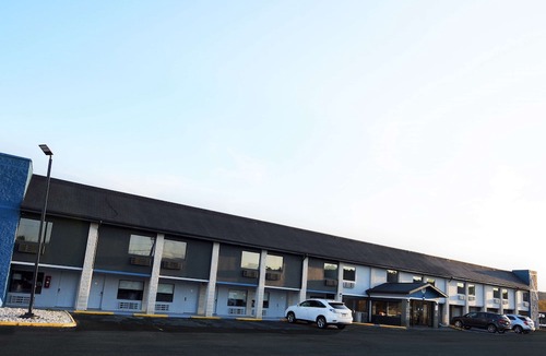 Pine Grove Hotel | Baymont by Wyndham Pine Grove