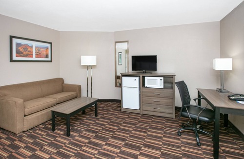 Plano Hotel | Baymont by Wyndham Plano