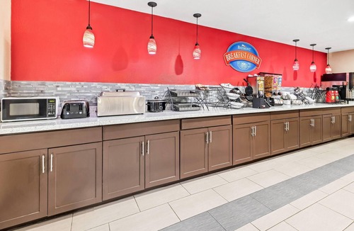 Lakeview  Jefferson County Hotel | Baymont by Wyndham Port Arthur/Groves Area