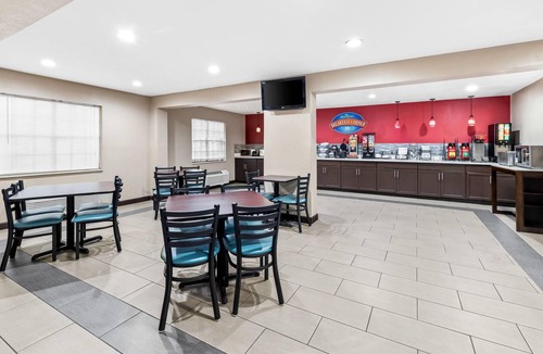 Lakeview  Jefferson County Hotel | Baymont by Wyndham Port Arthur/Groves Area