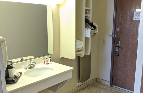 Rockford Hotel | Baymont by Wyndham Rockford