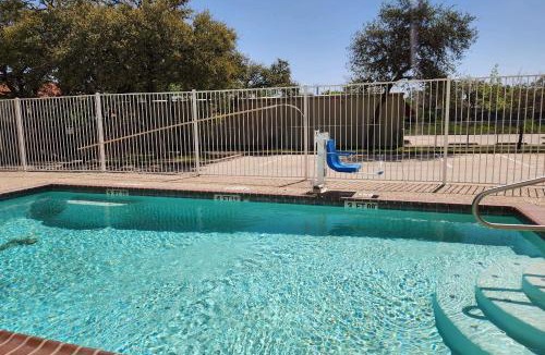 North San Antonio - SAT Hotel | Baymont by Wyndham San Antonio Airport