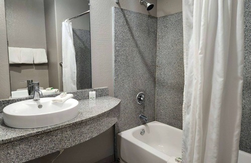 North San Antonio - SAT Hotel | Baymont by Wyndham San Antonio Airport