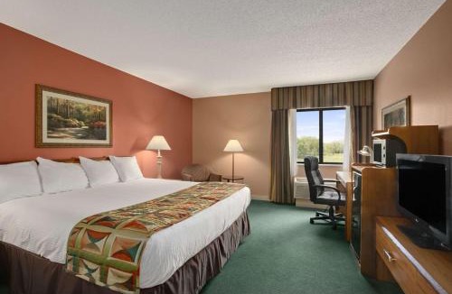 Sullivan Hotel | Baymont by Wyndham Sullivan