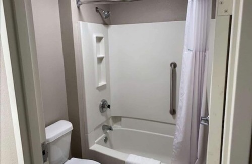 Topeka Hotel | Baymont by Wyndham Topeka