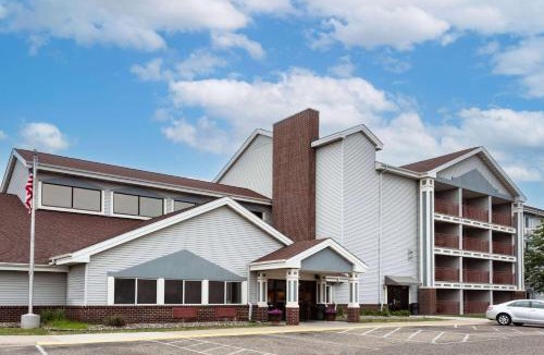 Brooklyn Center Hotel | Baymont by Wyndham Brooklyn Center