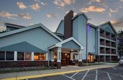 Brooklyn Center Hotel | Baymont by Wyndham Brooklyn Center