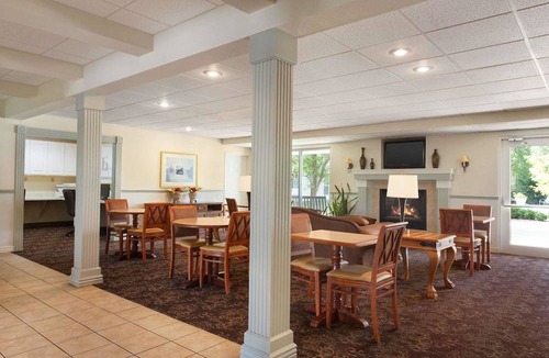 Greenwich Hotel | Baymont by Wyndham Wichita East