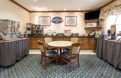 Waterford Hotel | Baymont by Wyndham Waterford/Burlington WI