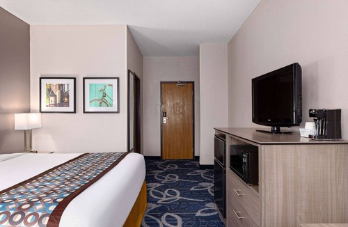 Waterloo Hotel | Baymont by Wyndham Waterloo