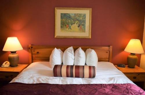 Greenwich Hotel | Baymont by Wyndham Wichita East