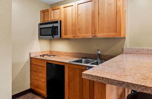 Buena Hotel | Baymont by Wyndham Yakima Riverfront