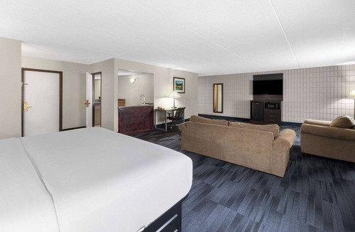 Farmington Hotel | Baymont Inn and Suites by Wyndham Farmington, MO