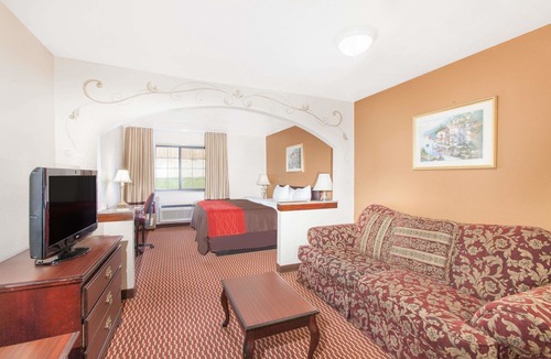 Oklahoma City Hotel | Baymont Inn & Suites by Wyndham Oklahoma City North
