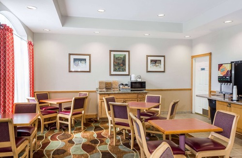 Biggar Hotel | Baymont Inn & Suites by Wyndham Fort Myers I-75