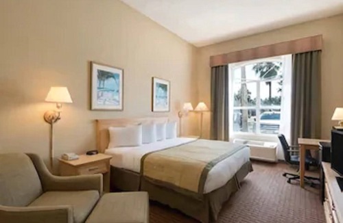 Biggar Hotel | Baymont Inn & Suites by Wyndham Fort Myers I-75