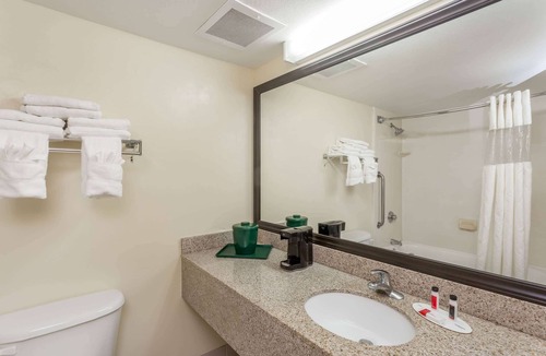 Biggar Hotel | Baymont Inn & Suites by Wyndham Fort Myers I-75