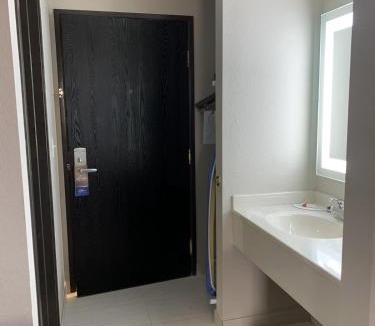 Enid Hotel | Baymont Inn & Suites