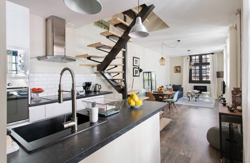 Bayonne Apartment | BAYONNE, Standing, triplex, historic district 5p