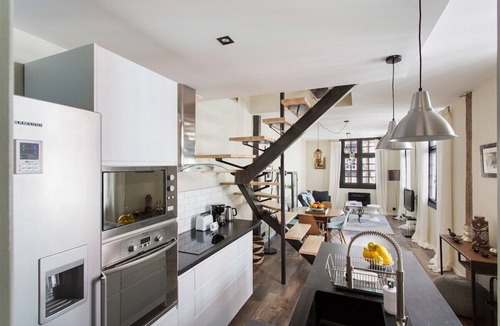 Bayonne Apartment | BAYONNE, Standing, triplex, historic district 5p