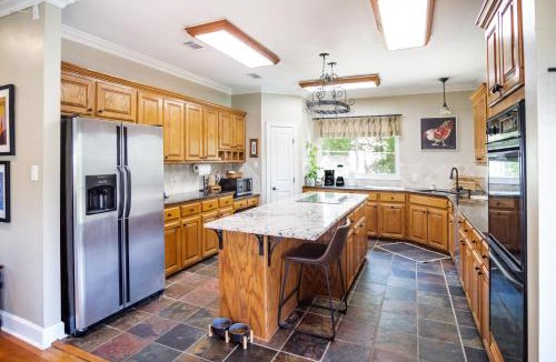 Port Vincent House | Bayou Breeze Retreat with Pool & River Access