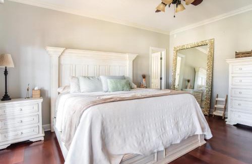 Port Vincent House | Bayou Breeze Retreat with Pool & River Access