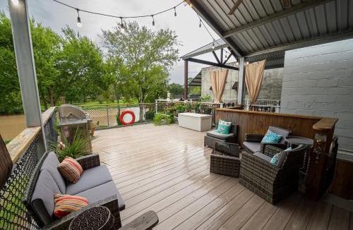 New Iberia Ski Chalet | Bayou Chateau