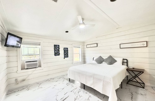 Santa Fe House | Bayou Dreaming Waterfront Escape